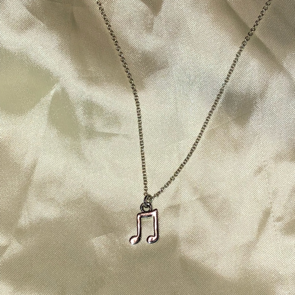 Silver music note on silver chain NWT great gift